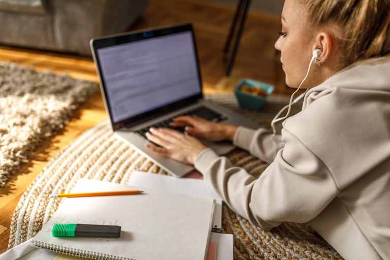 How to Write a College Application Essay: A Complete Guide